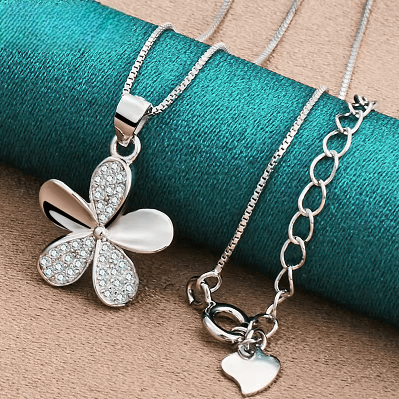 Collar con Colgante de Pétalos y Circonita AAA - Plata 925