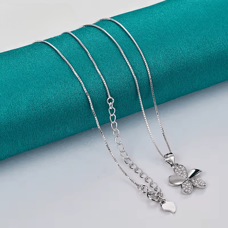 Collar con Colgante de Pétalos y Circonita AAA - Plata 925